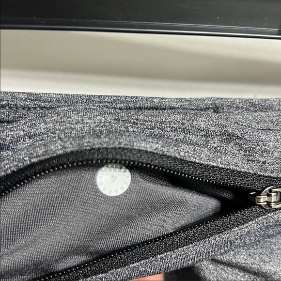 Lululemon Motionful 7/8 Tight 25" Size 4 - Picture 8 of 10